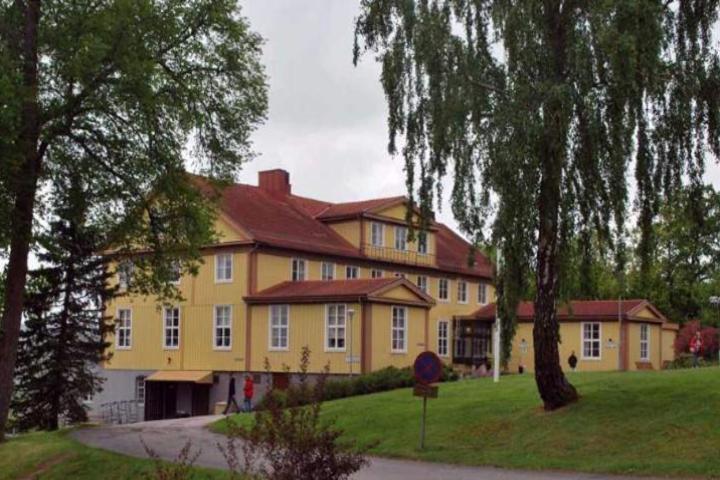 Stf Ljungskile Folkhoegskola Hostel And Hotel Eksteriør billede